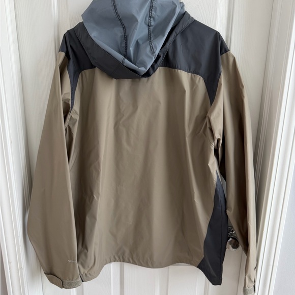 Columbia Men's Tan and Gray windbreaker jacket - Picture 4 of 4